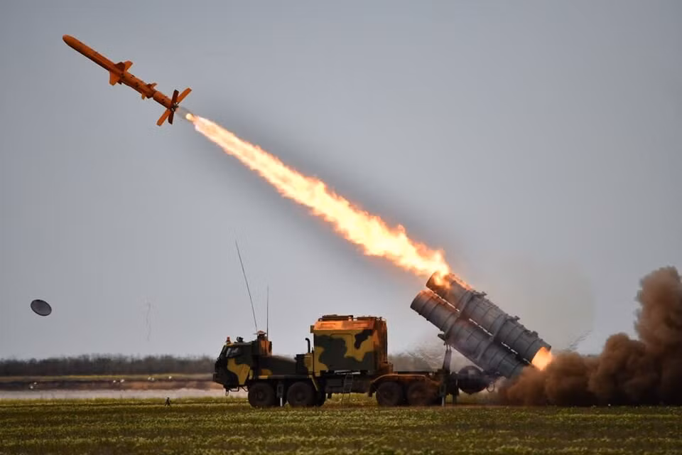 Điều duy nhất mà Ukraine có thể hy vọng trong việc đẩy lùi một cuộc tấn công từ biển là nhờ sự phát triển của các hệ thống phòng thủ bờ biển, bao gồm sự xuất hiện của các hệ thống tên lửa chống hạm Neptune trên mặt đất có trong biên chế của lực lượng Hải quân Ukraine.