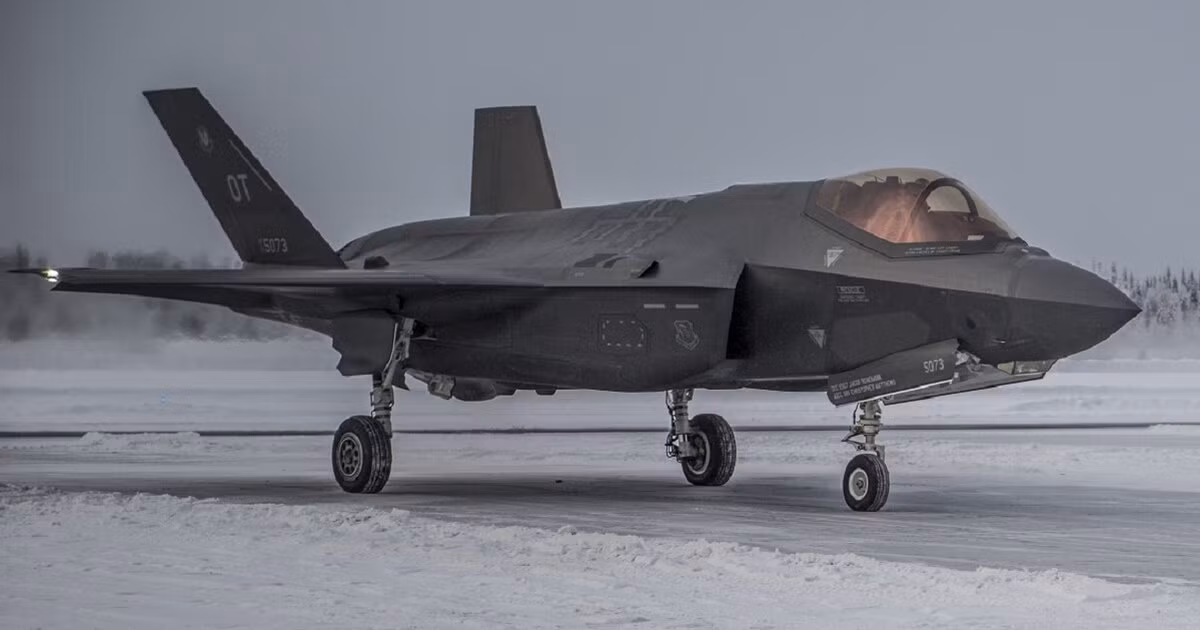 Trong khi chính quyền Trump thừa nhận rằng, UAE có nhiều khả năng nhận được máy bay tàng hình F-35, sau khi nước này bình thường hóa quan hệ với Israel vào đầu năm nay; Nhà Trắng dưới thời Trump vẫn duy trì quan điểm việc bán máy bay F-35, không liên quan đến tiến trình hòa bình tại Trung Đông. Nguồn: Wikipedia.