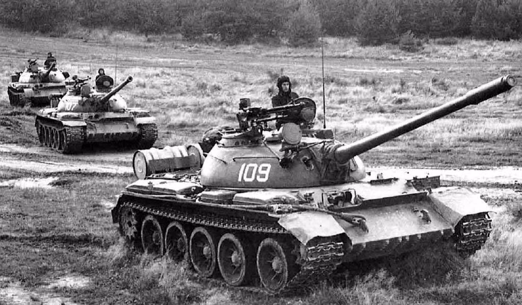 T-54 liên tục được sản xuất và cải tiến và sau khi đã được sửa chữa, nó được đổi tên thành T-55. T-55 ra mắt vào năm 1958 và có đầy đủ mọi sự cải tiến của xe tăng T-54 mà không có khác biệt căn bản trong thiết kế và vẻ ngoài. T-55A xuất hiện vào đầu thập kỷ 1960.