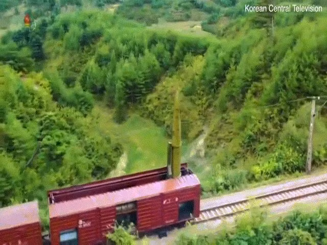 Tên lửa được thử nghiệm cho thấy có tầm bắn 800km, mặc dù tầm bắn tối đa của nó có thể xa hơn đáng kể. Thiết bị phóng được tích hợp vào một toa tàu đã được sửa đổi, phần mái che của toa tàu sẽ được mở ra cùng với các cửa ở hai bên để cho phép năng lượng vụ nổ từ bệ phóng thoát ra bên ngoài.