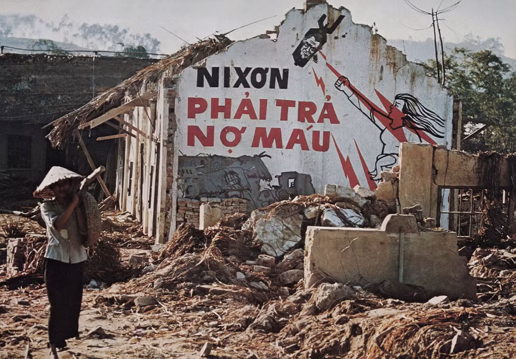 Tháng 2/1967, Tổng thống Johnson chuẩn y đề nghị của Hội đồng tham mưu trưởng liên quân Mỹ, cho phép mở rộng phạm vi đánh phá trong khu vực Hà Nội, Hải Phòng, tiến hành rải mìn trên các luồng sông, cửa biển; dùng không quân khống chế gắt gao khu vực ven biển từ vĩ tuyến 17 đến vĩ tuyến 20.