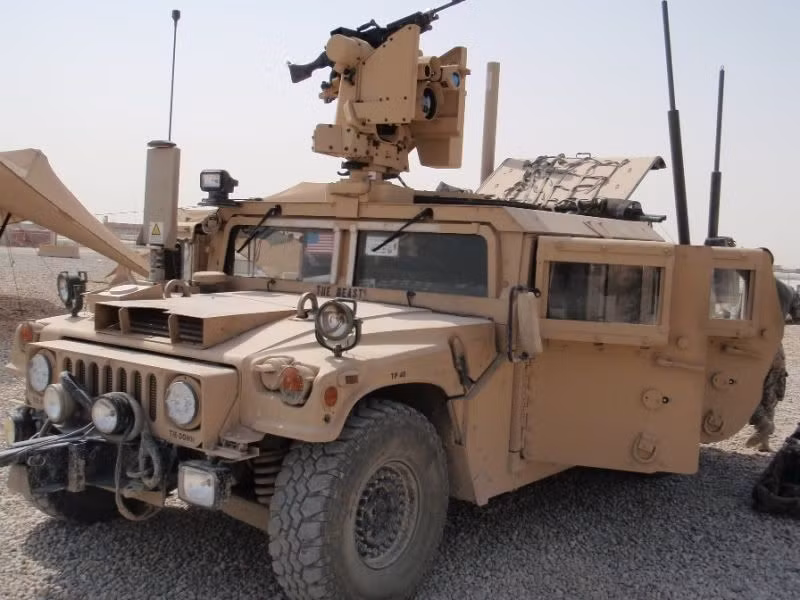 Các phương tiện bọc thép mà quân đội Afghanistan bị mất bao gồm một số xe bọc thép M113 cũ và xe tăng Liên Xô, cũng như 27 xe bọc thép 15 tấn M1117, được trang bị súng máy và súng phóng lựu tự động MK19.