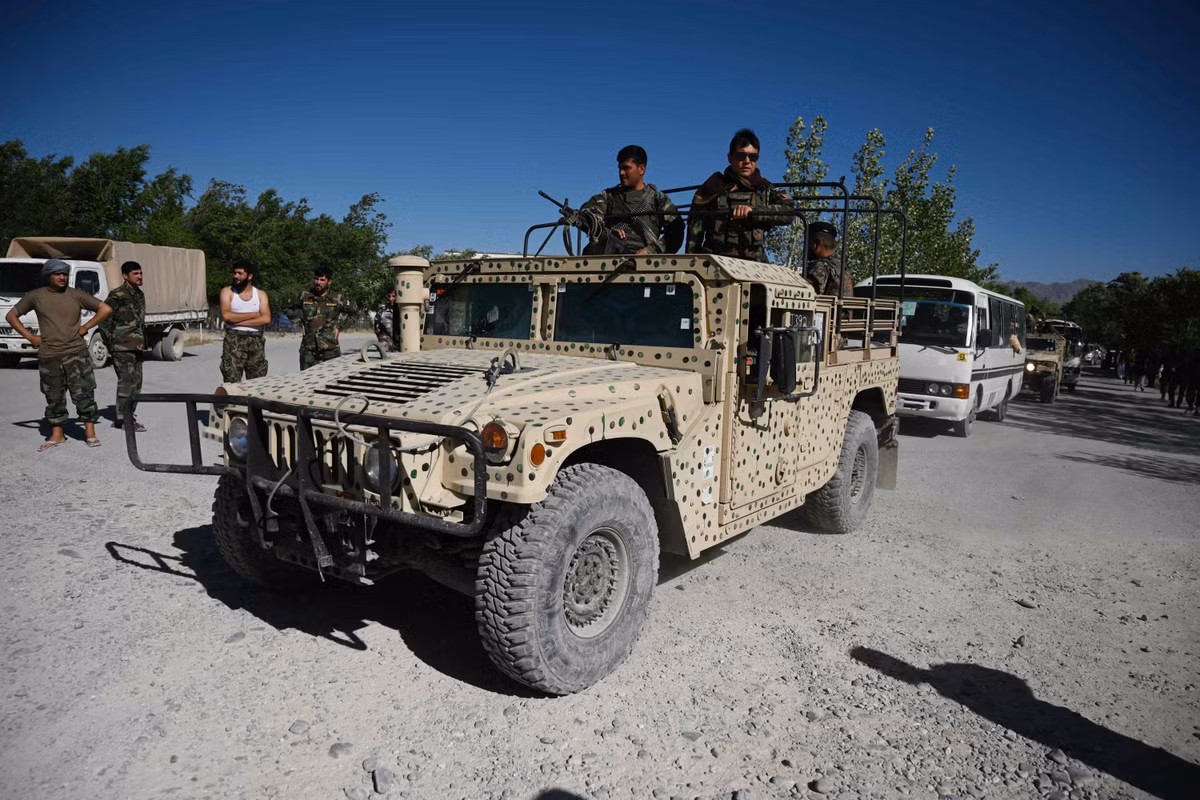 Mặc dù Kabul có thể rơi vào tay Taliban, nhưng lực lượng này khó có thể duy trì hoạt động số xe cơ giới mà họ chiếm được từ Quân đội chính phủ Afghanistan do thiếu nhiên liệu hoặc nhân viên kỹ thuật. Vì vậy, dù chiếm được nhiều phương tiện cơ giới, nhưng phe Taliban khó có khả năng duy trì hoạt động. Nguồn ảnh: BI.