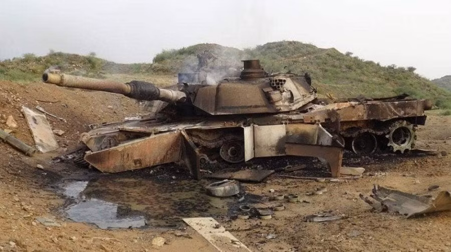 Cho đến nay, không có video nào về việc những chiếc Leclerc bị phá hủy; trong khi đó, lực lượng Houthi đã quay được cảnh, họ tiêu diệt ít nhất 9 xe tăng M1A2S của Ả-rập Xê-út bằng tên lửa chống tăng. Ít nhất 5 chiếc M-60 Pattons và 2 chiếc AMX-30, một xe kháng mìn M-ATV của UAE cũng đã bị phá hủy trong các cuộc phục kích .