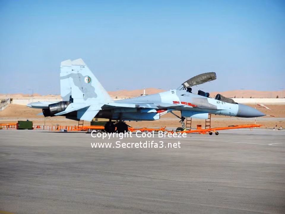 Sau khi Algeria từ chối Rafale, nước láng giềng Ma-rốc cũng từ chối loại máy bay chiến đấu này, để chuyển sang sử dụng F-16 Fighting Falcon của Mỹ; giống như Su-30MKA được nhiều người cho là tiết kiệm chi phí hơn nhiều so với máy bay chiến đấu của Pháp. Nguồn ảnh: Pinterest. 