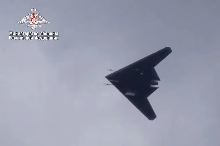 Mặc dù Nga đang nhanh chóng chế tạo UAV "Thợ săn (Hunter)" S-70, nhưng loại máy bay này không đạt được tiến bộ đáng kể về khả năng tự điều khiển và tình báo; cũng như chưa thể trở thành loại máy bay có khả năng hoạt động độc lập.