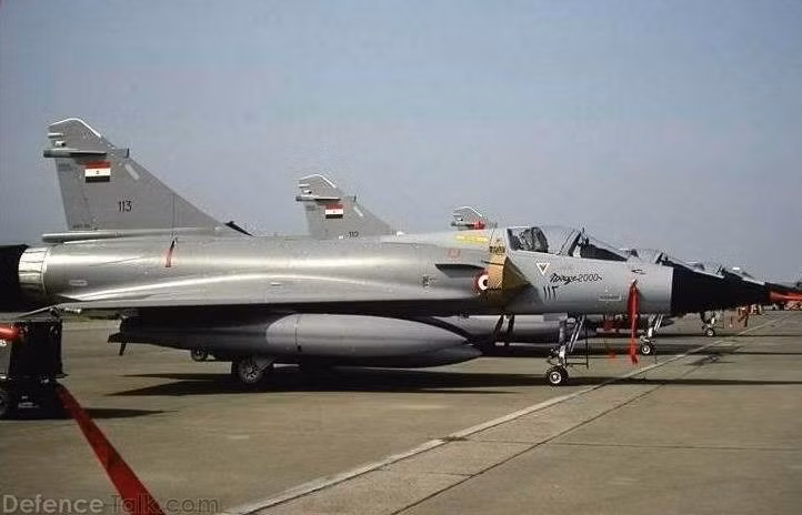 Ngoài MiG-29M, các máy bay chiến đấu có khả năng nhất mà Ai Cập triển khai, là 17 máy bay phản lực Mirage 2000 và 24 máy bay phản lực Rafale. Mặc dù tiêm kích Rafale có các cảm biến mạnh mẽ, nhưng không được trang bị tên lửa Meteor hoặc SCALP hiện đại, điều này hạn chế nghiêm trọng hiệu suất của máy bay.