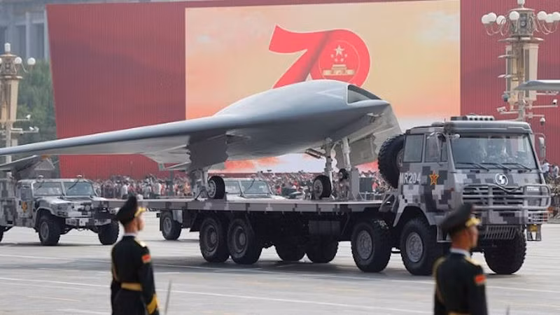 Việc Trung Quốc phát triển một máy bay không người lái tàng hình có khả năng thực hiện các cuộc tấn công có thể là công nghệ tiên tiến. Tuy nhiên, đã có những loại máy bay không người lái như vậy và Mỹ là quốc gia đi tiên phong.
