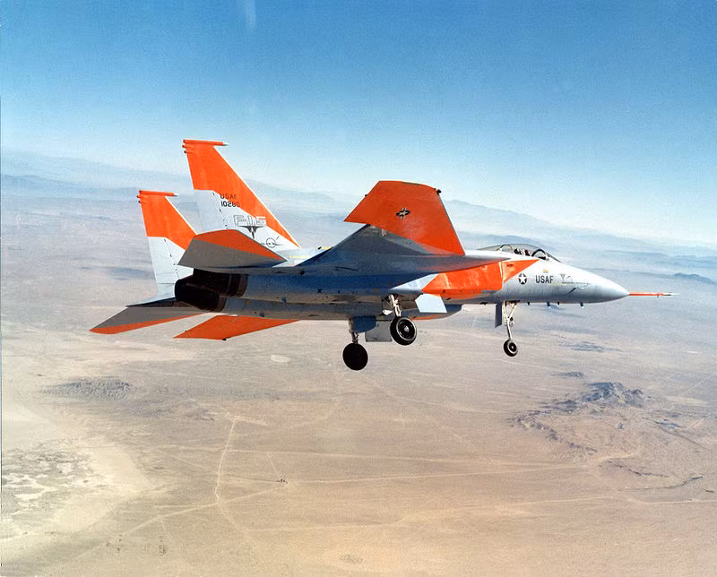 F-15 được McDonald Douglas bắt đầu phát triển vào những năm 1960, được Không quân Mỹ lựa chọn vào năm 1967; chiến đấu cơ F-15 với tên mã Eagle, bay thử lần đầu vào tháng 7/1972 và đưa vào biên chế năm 1976.