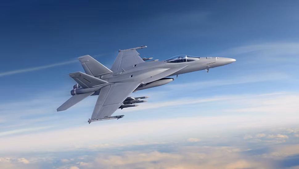Nếu Ấn Độ chọn F/A-18E/F Block III (cũng của Boeing) có khi phù hợp hơn hơn F-15EX. F/A-18E/F có một số điểm chung với các máy bay chiến đấu khác của Ấn Độ, cùng sử dụng động cơ F414. Hiện nay động cơ F414, được chấp nhận lắp trên chiến đấu cơ Tejas do Ấn Độ tự phát triển.