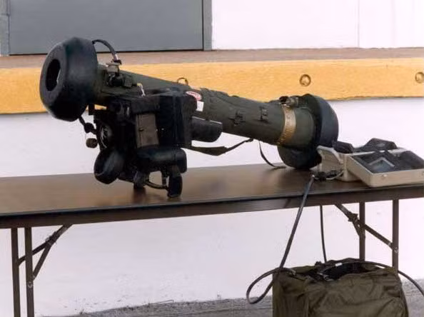 Đứng đầu trong top 5 ATGM mạnh nhất thế giới là Javelin FGM-148 của Mỹ. Đây là hệ thống ATGM thế hệ 3 đầu tiên trên thế giới, hoạt động theo nguyên tắc “bắn và quên”. Chỉ cần người điều khiển ngắm, khóa và phóng tên lửa là đủ, sau đó tên lửa tự tấn công mục tiêu.