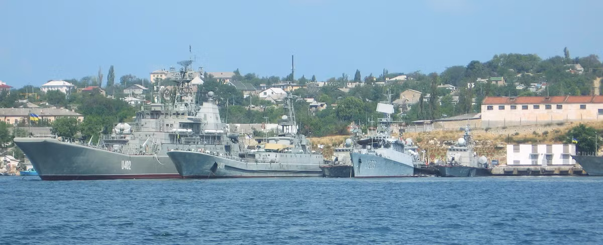 Theo trang Defense News của Mỹ, sự cố Crimea năm 2014 khiến Hải quân Ukraine mất 75% tàu chiến, phần lớn trực thăng và khả năng sửa chữa tàu của nước này. 