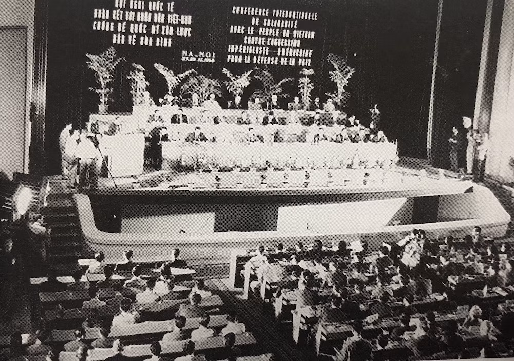Tại Hội nghị đoàn kết với Việt Nam tổ chức tại Habana ngày 2/2/1966, Chủ tịch Fidel Castro đã phát biểu một câu mà sau đó đã trở thành biểu tượng của tình đoàn kết của nhân dân Cuba với nhân dân Việt Nam: “Vì Việt Nam, Cuba sẵn sàng hiến dâng cả máu của mình”.