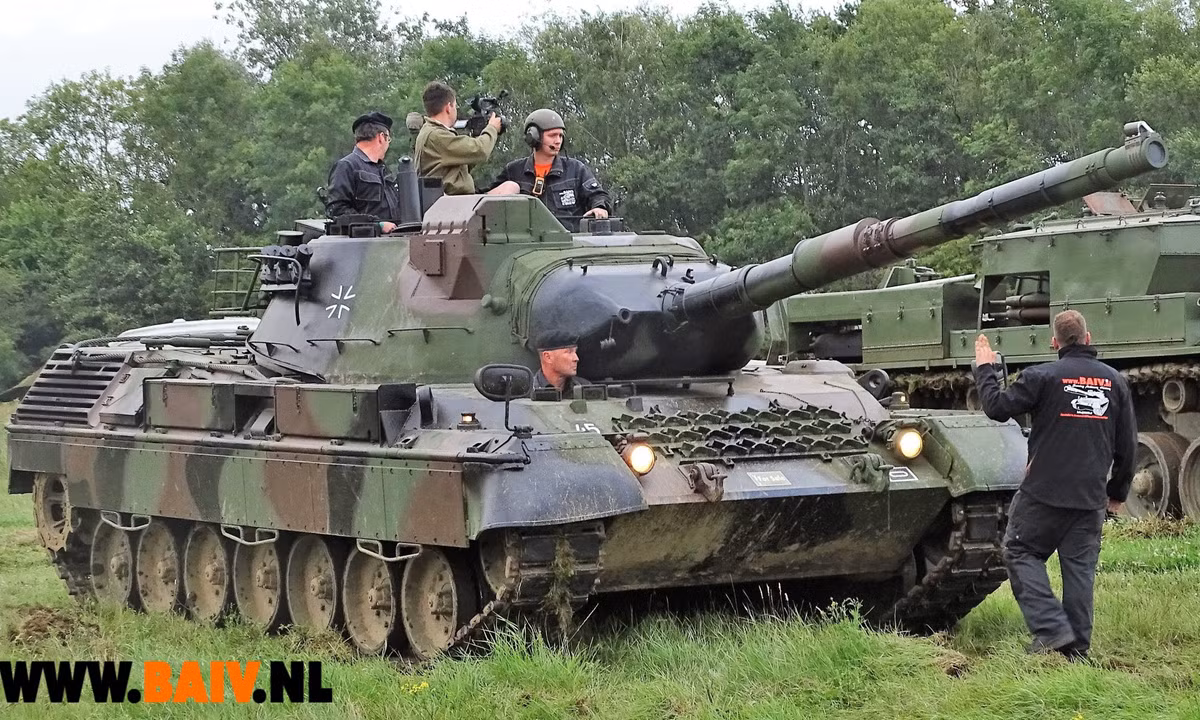 Leopard nhanh chóng trở thành một mẫu tăng tiêu chuẩn của các lực lượng vũ trang châu Âu và nó là xe tăng chiến đấu chủ lực tại hơn một chục quốc gia trên toàn thế giới. Cho tới năm 1990, Leopard 1 dần dần được thay thế bằng các loại tăng khác hiện đại hơn.