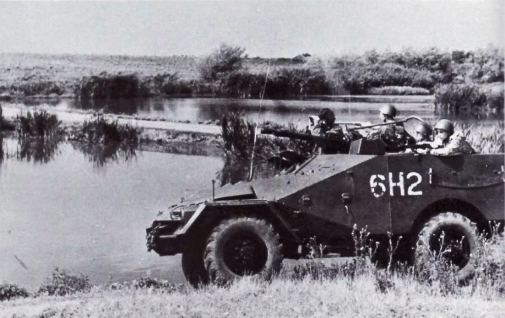 Tuy nhiên trên chiến trường Việt Nam, BTR-40 lại là một loại xe rất được ưa chuộng, bởi khả năng cơ động linh hoạt trên địa hình, độ tiện dụng và sức bền của xe trong điều kiện khí hậu Việt Nam.