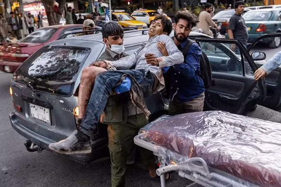 Một loạt vụ đánh bom nhằm vào các phương tiện của Taliban vào ngày 18/8 tại Jalalabad, một thành phố ở phía nam Kabul, nơi có sự hiện diện đáng kể của tổ chức ISIS-K, đã khiến 8 người thiệt mạng trong đó có một số binh sĩ và dân thường.