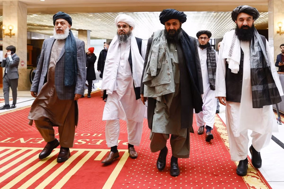 Taliban hứa rằng đất nước Afghanistan sẽ không còn là nơi dành cho các cuộc tấn công khủng bố. Vì lý do này, các cuộc tấn công khủng bố công khai của ISIS-K đã làm gia tăng áp lực buộc Taliban phải đáp trả mạnh mẽ để ngăn chặn chúng.