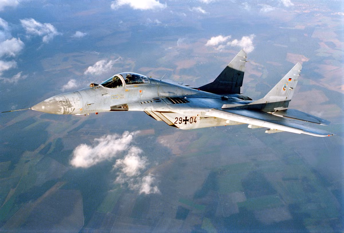 Chương trình MiG-29 chịu sự ảnh hưởng lớn từ việc sụp đổ của Liên Xô, khi các đơn đặt hàng trong nước gần như hoàn toàn tạm dừng; phần lớn MiG-29, gồm khoảng 800 khung thân máy bay, đã được cất giữ trong kho dự trữ. Việc đầu tư vào hiện đại hóa đã bị cắt giảm, do ưu tiên hiện đại hóa chiến đấu cơ Su-27 để xuất khẩu.