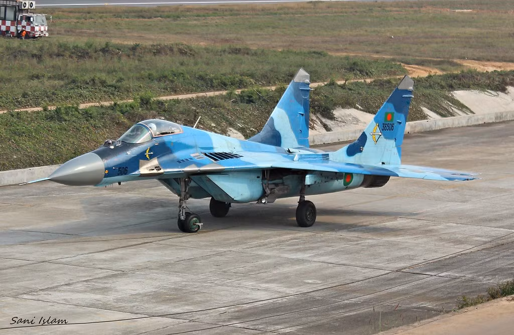 MiG-29M và phiên bản nâng cấp cao nhất của nó là MiG-35, dự kiến sẽ vẫn được sản xuất trong vài năm tới; trong khi các phiên bản MiG-29 hiện đại hóa, dựa trên khung máy bay MiG-29A, dự kiến sẽ tiếp tục được cung cấp xuất khẩu như một lựa chọn rẻ hơn trong nhiều năm. Các khách hàng như Syria và Serbia dự kiến sẽ tiếp tục MiG-29. Nguồn ảnh: Forces.