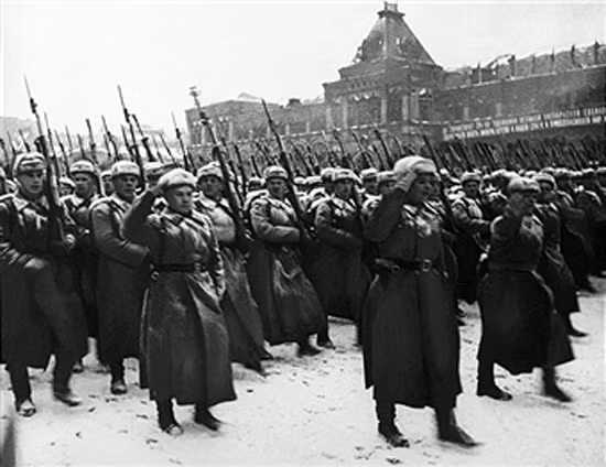 Vào cuối những năm 1930, Liên Xô đã có ý tưởng tăng cường hỏa lực cho các đơn vị súng trường, bằng cách phát triển các loại súng cối mới, có cỡ nòng nhỏ. Các chuyên gia quân sự của Liên Xô đã nhanh chóng bắt tay vào nghiên cứu, để thiết kế ra một mẫu súng cối đặc biệt.