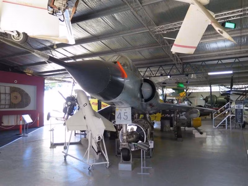 Trên chiếc Mirage III, các chuyên gia đã sử dụng động cơ chính SNECMA với lực đẩy 9000 mã lực và 8 động cơ nâng của Rolls-Royce 2500 mã lực mỗi chiếc. Tuy nhiên, động cơ thử nghiệm của những nguyên mẫu này không đạt được như mong đợi và Dassault đã phải điều chỉnh kế hoạch của mình.
