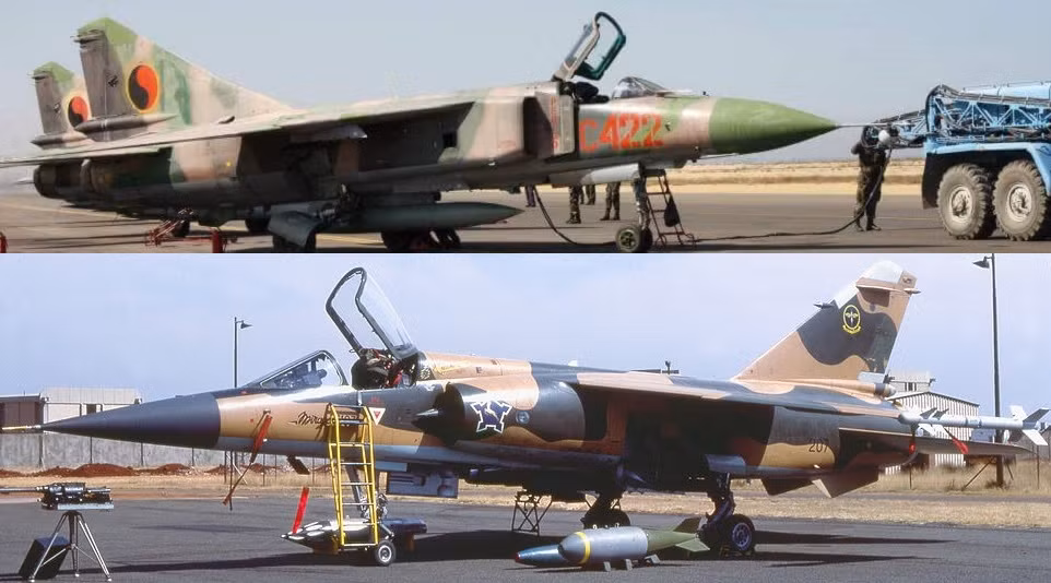 Các máy bay chiến đấu MiG-23 trước đây, phần lớn được điều khiển bởi các binh sĩ tình nguyện Cuba. Ngoài ra, trong biên chế Angola còn có phi đội MiG-23 gồm khoảng 28 máy bay chiến đấu, cùng với một phi đội MiG-21BiS và một phi đội Su-22.