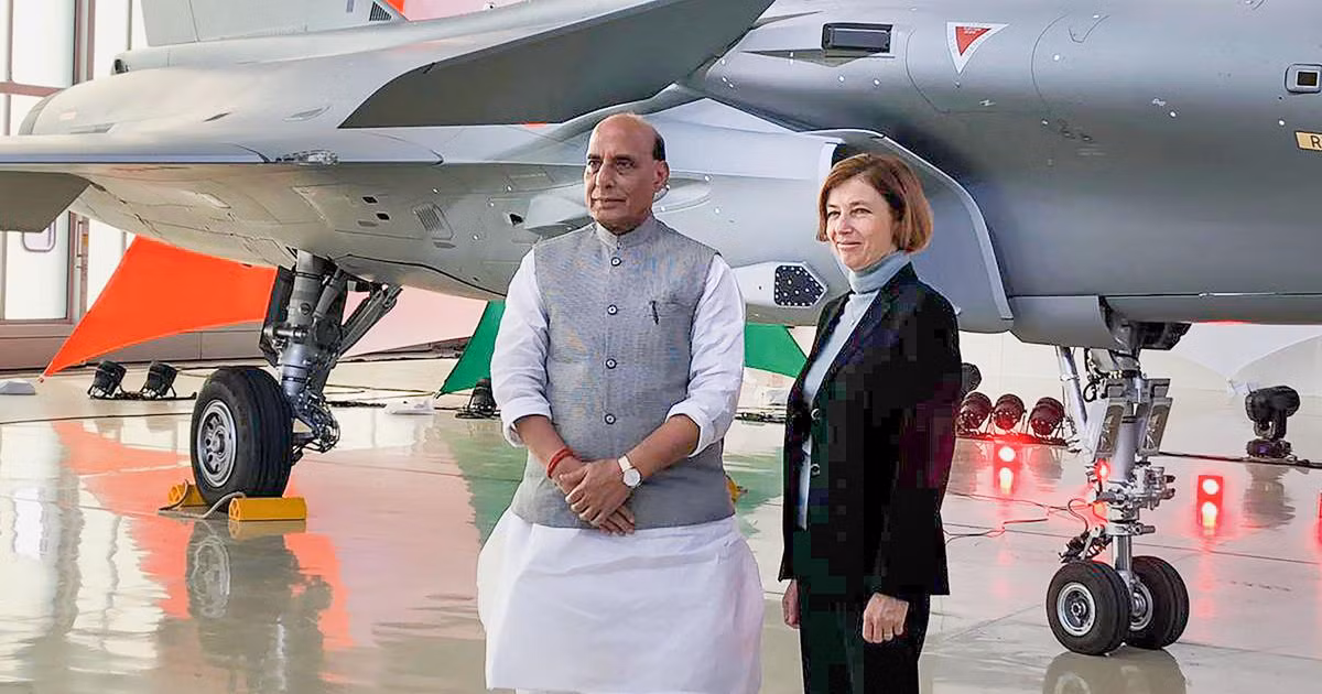 Còn Bộ trưởng Quốc phòng Ấn Độ Rajnath Singh ngày 2/3 tuyên bố rằng, đến hết tháng 3 năm nay, số lượng tiêm kích Rafale mà Ấn Độ nhận được, sẽ lên tới 17 chiếc. Ông cũng hứa đến tháng 4/2022, Ấn Độ sẽ nhận toàn bộ 36 máy bay chiến đấu Rafale từ Pháp.