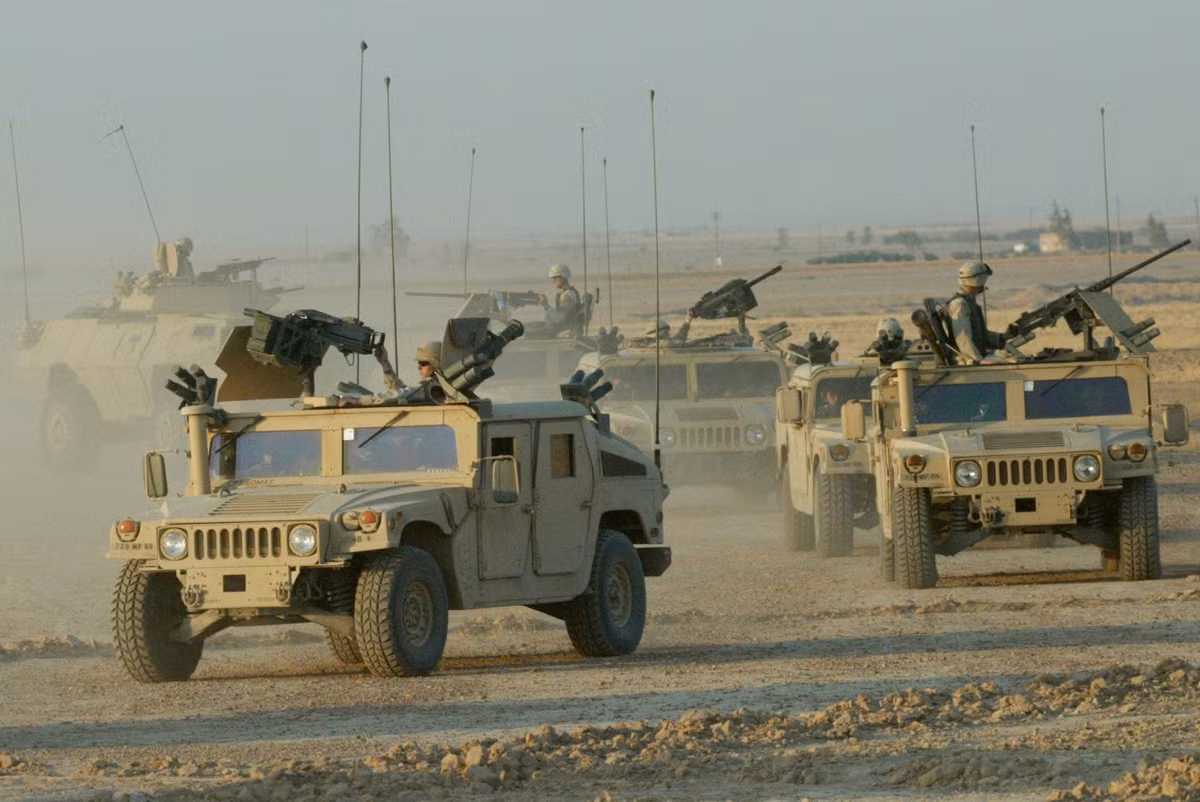 Không có gì đáng ngạc nhiên, khi nhà sản xuất xe Humvee là AM General đã tranh luận. “Tổng cộng từ năm 2015 đến 2018, đã có 11 yêu cầu chuyển nhượng, với số lượng 4.000 xe; số xe cũ này tương đương với số xe Humvee mà dây chuyền chính hãng có thể sản xuất trong vòng 3 năm". 