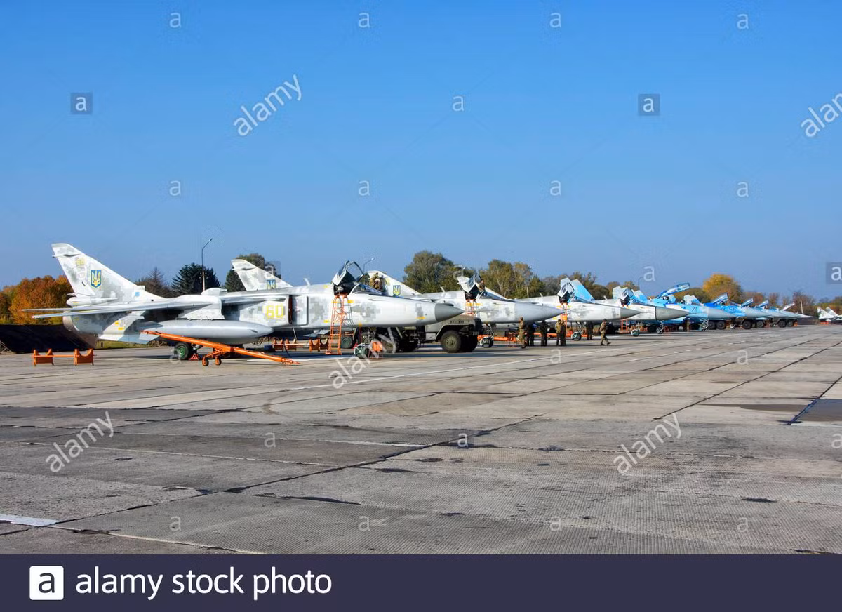 Và khi cuộc chiến mở rộng sang phía đông Ukraine, thì tổn thất ngày càng tăng; các phi công Ukraine đã phát hiện ra, mình đang tiến hành các cuộc không kích, chống lại lực lượng ly khai thân Nga, được trang bị tên lửa đất đối không công nghệ cao; và những máy bay chiến đấu của Ukraine dễ dàng biến thành những “bia bay” cho tên lửa lực lượng ly khai. 