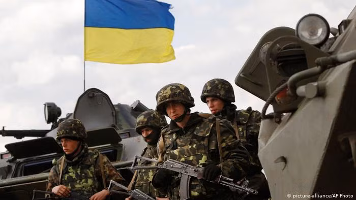 Rõ ràng, nếu không có hàng tỷ USD viện trợ quân sự, Ukraine sẽ không thể đối đầu với Nga và chiếm lại các vùng lãnh thổ phía đông bằng vũ lực. Nhưng phương Tây đã cho Ucraina thấy rằng, sự hỗ trợ quân sự như vậy vẫn chưa sẵn sàng.
