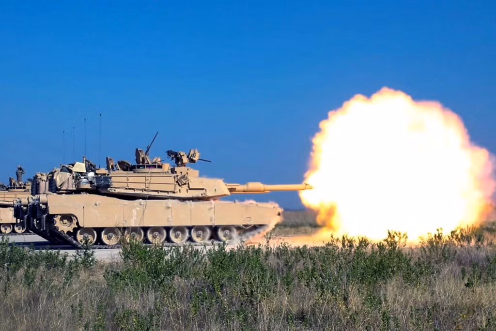 M1A2 SEP v3 có khả năng phát hiện và bắn T-14 trước, mặc dù hệ thống bảo vệ chủ động của xe tăng Nga có thể giảm ưu thế về phát bắn đầu tiên này của M1A2 và cung cấp cho kíp xe T-14 một cơ hội để bắn trả. Tuy nhiên cả hai MBT này sẽ còn thay đổi nhiều về đặc tính kỹ thuật, trước khi chúng được đưa vào biên chế chính thức. Nguồn ảnh: Pinterest.