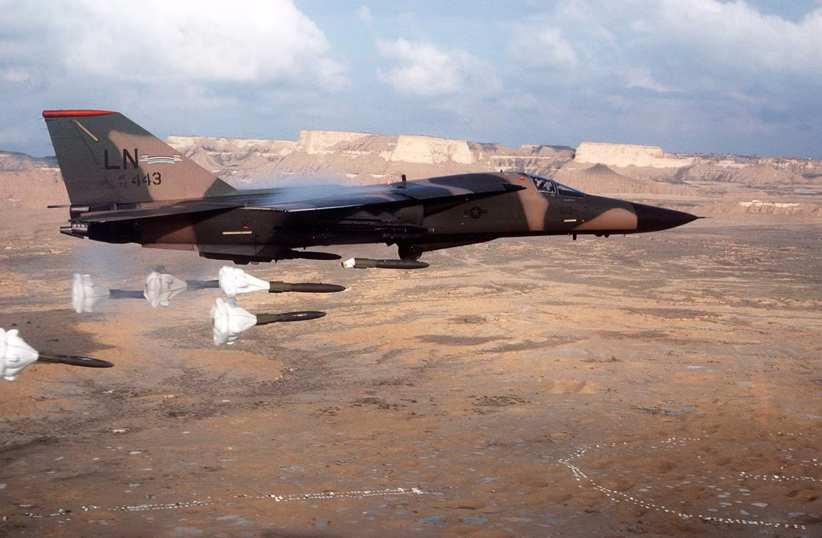 Thực tế là Iraq thiếu tên lửa S-200, S-300, MiG-31, Su-27 và các hệ thống phòng không tiên tiến cho cuộc chiến không cân sức với Mỹ. Các vị trí tên lửa đất đối không và radar lạc hậu của Iraq, đã trở thành mục tiêu ngon ăn cho các máy bay không tàng hình như F-111.