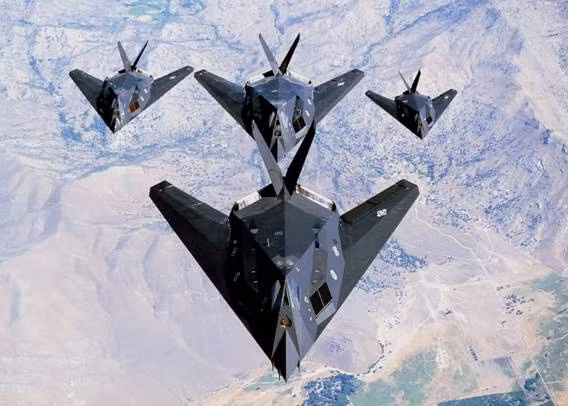 Vì F-117 có chi phí hoạt động rất cao, nên chỉ có 59 chiếc được chế tạo. Điều này có nghĩa là chúng chỉ thích hợp với những nhiệm vụ đặc biệt, để tấn công các mục tiêu cụ thể, cho đến khi phối hợp chặt chẽ với các đơn vị máy bay không tàng hình.