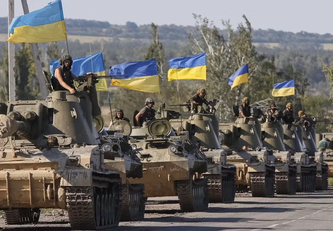 Nhưng ngay cả khi Ukraine tích cóp đủ số tiền cần thiết để mua được một phi đội F-35, thì tiếp tục sau đó là tiền đâu để "nuôi" số F-35 này. Chi phí của toàn bộ vòng đời đang bắt kịp và vượt quá mức giá mua ban đầu. Khoản chi phí này là một vấn đề đối với tất cả các máy bay chiến đấu hiện đại, và đặc biệt là đối với máy bay thế hệ 5.