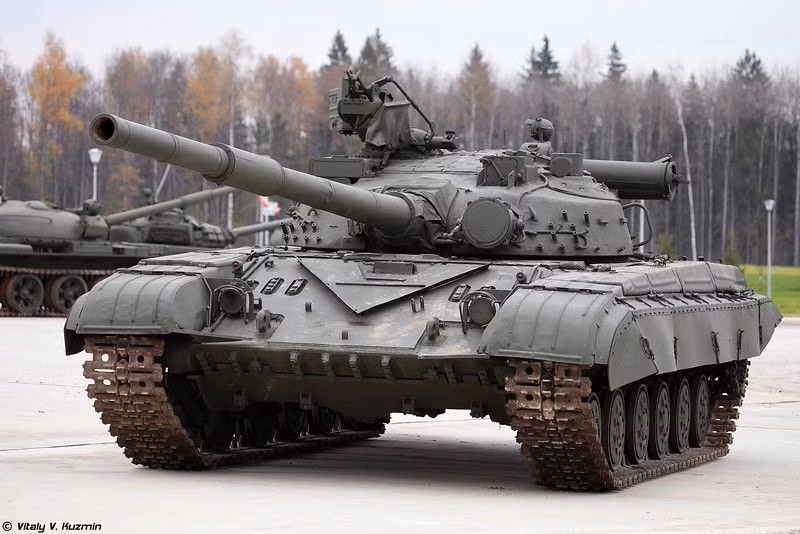 Thiết kế mang tính cách mạng của T-64 làm cơ sở cho việc phát triển các loại xe tăng hiện đại hơn sau này như xe tăng chủ lực T-72. Những loại xe tăng thế hệ sau được sử dụng rộng rãi và xuất khẩu ra rất nhiều quốc gia với giá thành rẻ hơn 40% so với T-64 và được tối ưu hóa tốt hơn với điều kiện khí hậu khắc nghiệt.