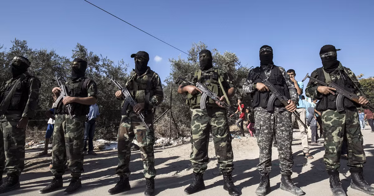 Các hoạt động của nhóm Hamas, đã được hỗ trợ bởi nhóm chiến binh đồng minh Hồi giáo Jihad; nhóm này được coi là ngày càng đóng vai trò trung tâm, trong các cuộc đụng độ với Israel trong thập kỷ qua. Hamas bị Israel và Mỹ coi là tổ chức khủng bố.