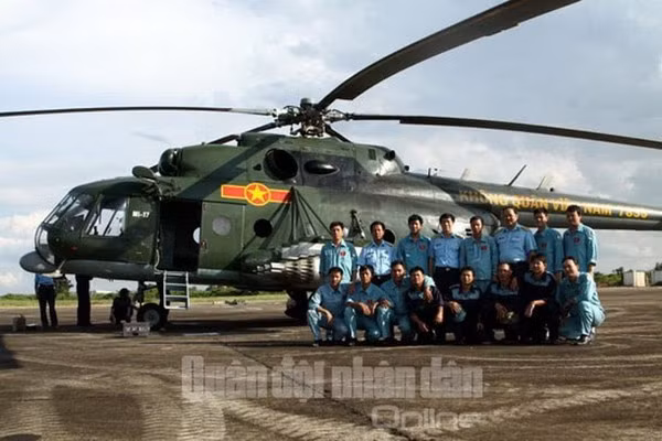 Thay vào đó, các trực thăng vận tải Mil Mi-8/17 được sử dụng cho cả nhiệm vụ vũ trang tấn công mặt đất chi viện đội hình lục quân ta tấn công trong một số trường hợp để thay thế cho nhiệm vụ của những chiếc Mi-24.