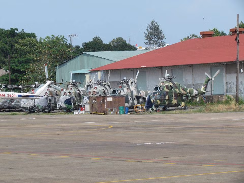 Tuy nhiên, kể từ khi bước sang thế kỷ XXI, các trực thăng Mil Mi-24A của Không quân Việt Nam đã lần lượt bị loại biên do hết tuổi thọ khung thân và hết niên hạn bay. Dù cho ta vẫn còn sử dụng nhiều trực thăng Mi-8 từ thời Kháng chiến chống Mỹ vốn có tuổi thọ cao hơn Mi-24 cũng như thời gian sử dụng lâu hơn.
