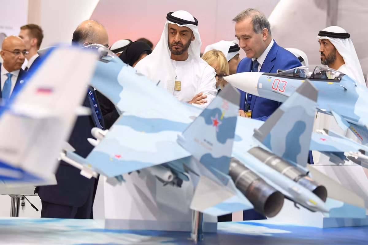 Thông báo được đưa ra tại triển lãm vũ khí IDEX 2017 trưng bày ở Abu Dhabi và người ta suy đoán rằng kết quả có thể là một phiên bản phái sinh của chiến đấu cơ MiG-35 hoặc Su-35 với các tính năng tàng hình giống như F-15SE Silent Eagle của Mỹ hoặc một máy bay hoàn toàn mới như Checkmate.