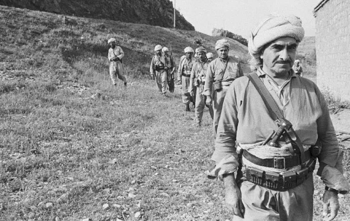 Do vậy, sau khi cách mạng Iraq thành công, các lãnh đạo dân tộc người Kurd từ Liên Xô bao gồm cả Mustafa Barzani đã ồ ạt trở về Iraq. Dưới sự trung gian của Liên Xô, Mustafa Barzani đã ký kết với Karim Qasim thỏa thuận trao quyền tự trị cho người Kurd, tuy vẫn còn sơ sài. Lãnh thổ người Kurd lúc đó gọi chung là “Vùng Kurdistan”.