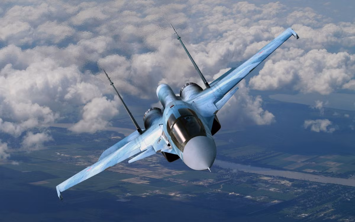 Những người ủng hộ Su-35 cho rằng, Su-35 có thể dựa vào các radar sóng dài trên mặt đất, các cảm biến IRST và radar PESA trên máy bay để phát hiện máy bay tàng hình. Tuy nhiên, radar sóng dài có thể phát hiện mục tiêu, nhưng không thể được sử dụng các thông số để dẫn đường cho vũ khí trong hầu hết các trường hợp.