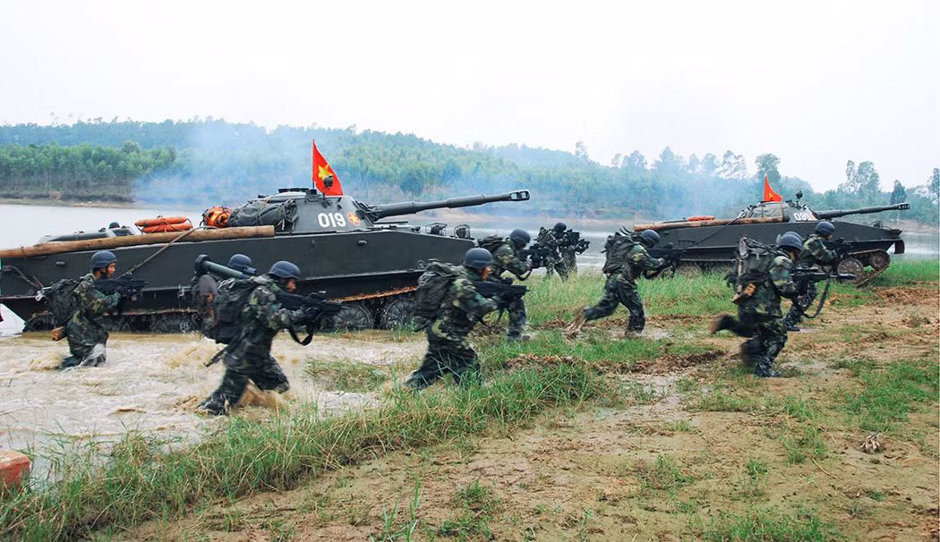 Hiện tại, Hải quân đánh bộ Việt Nam đang sử dụng loại xe tăng lôi nước PT-76 và xe thiết giáp chở quân BTR-60PB đều được Liên Xô đưa vào sử dụng từ những năm 1950 - 1960 cho đến nay.