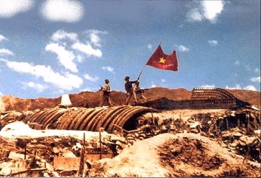 Sau chiến thắng Điện Biên Phủ "lừng lẫy năm châu chấn động địa cầu” đã kết thúc chiến tranh xâm lược Đông Dương của Thực dân Pháp, ngăn chặn âm mưu quốc tế hoá chiến tranh Đông Dương của Đế Quốc Mỹ.