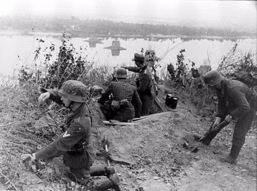 Sau thắng lợi tại Stalingrad, Hồng quân bắt đầu mở rộng các chiến dịch phản công quy mô lớn, nhằm chiếm ưu thế trên mặt trận phía Đông. “Phòng tuyến xanh” của Đức quốc xã trên khu vực bán đảo Kuban, là một trở ngại rất lớn trong chiến dịch giành lại quyền kiểm soát khu vực dầu mỏ ở Bắc.