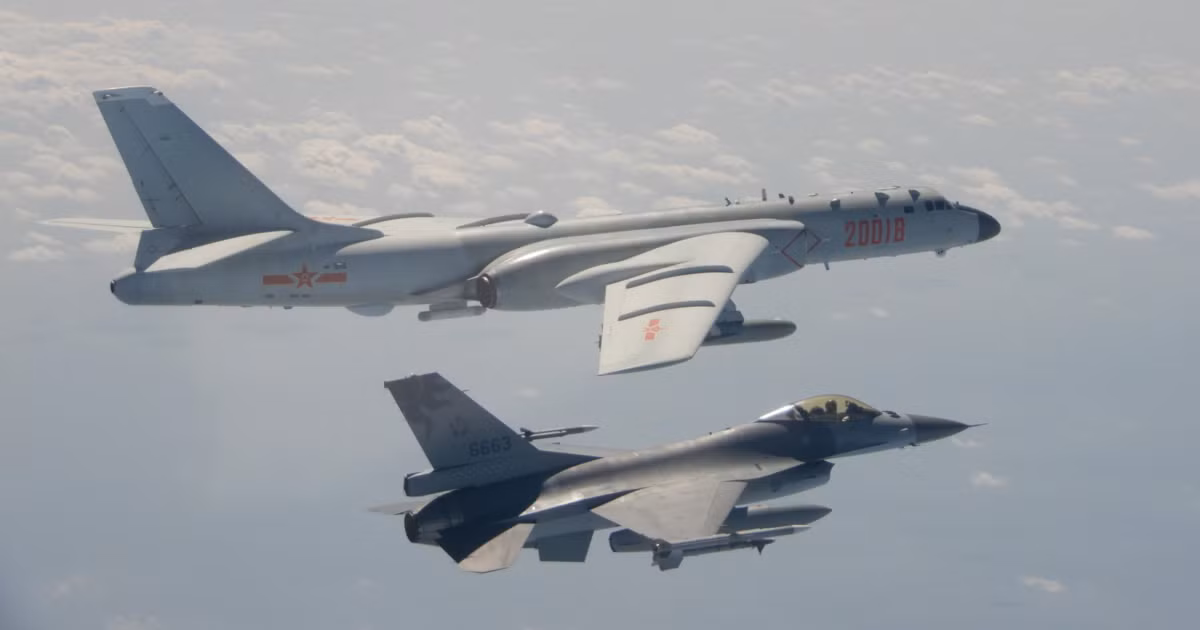 Ngoài ra J-16 còn làm nhiệm vụ là máy bay bay bảo vệ các loại máy bay hạng nặng khác, không có khả năng tự vệ, như máy bay cảnh báo sớm đường không KJ-500 và máy bay tác chiến chống tàu ngầm Y-8. 