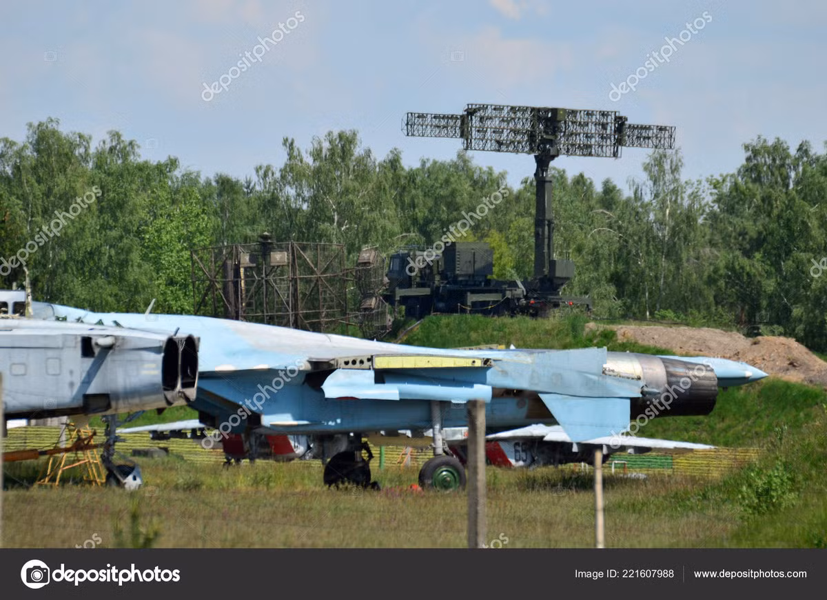 Một yếu tố khác là số Su-27 phải được nâng cấp, để đáp ứng được yêu cầu của cuộc chiến tranh hiện đại; với việc phi đội Su-27 của Nga được nâng cấp với cảm biến và hệ thống tác chiến điện tử hiện đại, cùng các loại tên lửa mới. Nhưng liệu Belarus có đủ khả năng mua những nâng cấp tương tự hay không, vẫn còn là một câu hỏi.
