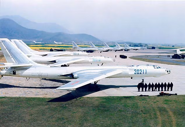 Trước đó Trung Quốc đã vận hành một số lượng lớn máy bay ném bom tầm trung Tu-16, được sản xuất và hiện đại hóa trong nước với tên gọi H-6. Để tiếp tục tăng cường sức mạnh Trung Quốc cũng rất quan tâm đến việc mua sắm Tu-160, đây sẽ là máy bay ném bom hạng nặng liên lục địa đầu tiên của nước này.