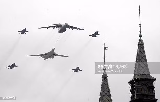 Tu-160 được sản xuất với số lượng hạn chế, ước tính với khoảng 19 chiếc đóng tại Ukraine. Những chiếc máy bay chiến lược Tu-160 còn lại đang được phục vụ trong Không quân Nga hiện nay là một biến thể tiên tiến mới, được nâng cấp từ khung máy bay cũ với tên gọi là Tu-160M2.