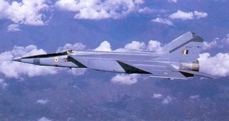 Chiến trường Nam Á này cũng chứng kiến khả năng của một trong những máy bay quân sự có năng lực nhất của Liên Xô, xuất hiện trên không phận Pakistan từ năm 1981, đó chính là một phi đội MiG-25R Foxbats của Ấn Độ, mà họ nhận trực tiếp từ Liên Xô.