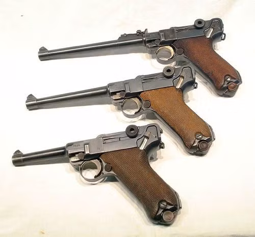 Tuy nhiên, Luger hoạt động tốt và cơ cấu khuỷu đã hấp thụ sức giật của súng khá nhiều, giúp người bắn dễ dàng tiếp tục nhắm mục tiêu. Nòng súng Luger là một bộ phận có thể tháo rời, với ba chiều dài nòng khác nhau: 100mm, 150mm và 200mm.